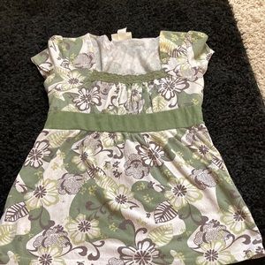 Cute shirt but could be a dress if you pretty short